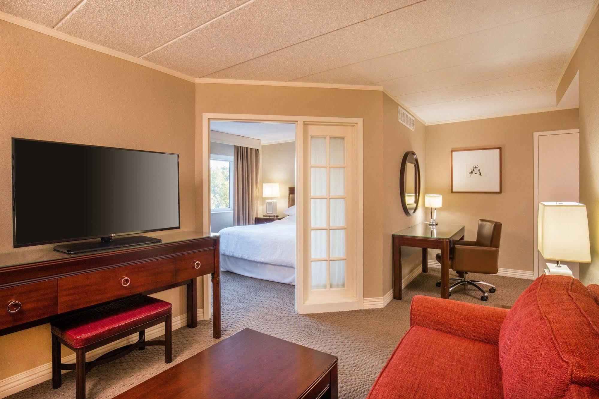 Sheraton Framingham Hotel & Conference Center Kültér fotó
